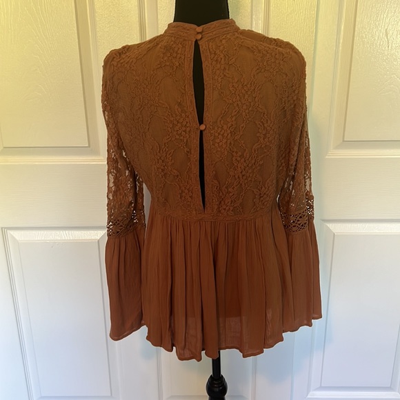American Eagle boho babydoll blouse with bell sleeves and lace upper & sleeves - Picture 6 of 10